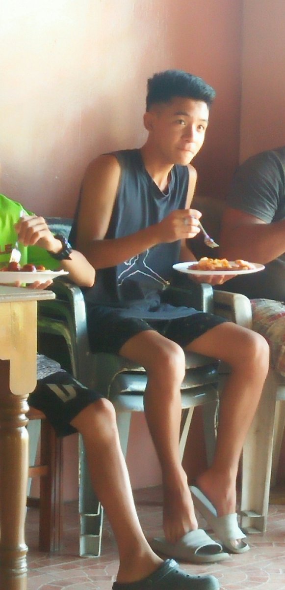 Q11sarol's tweet photo. sumama lang sa tropa nya.  15 yrs old palang .bet na bet na agad. pwes. 😂 https://t.co/NUt7X5wIuP