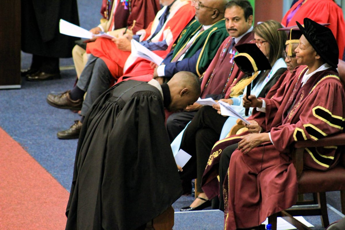 Andile_Mzimela's tweet image. A week ago🎓🙏😭 #DUTGrad19