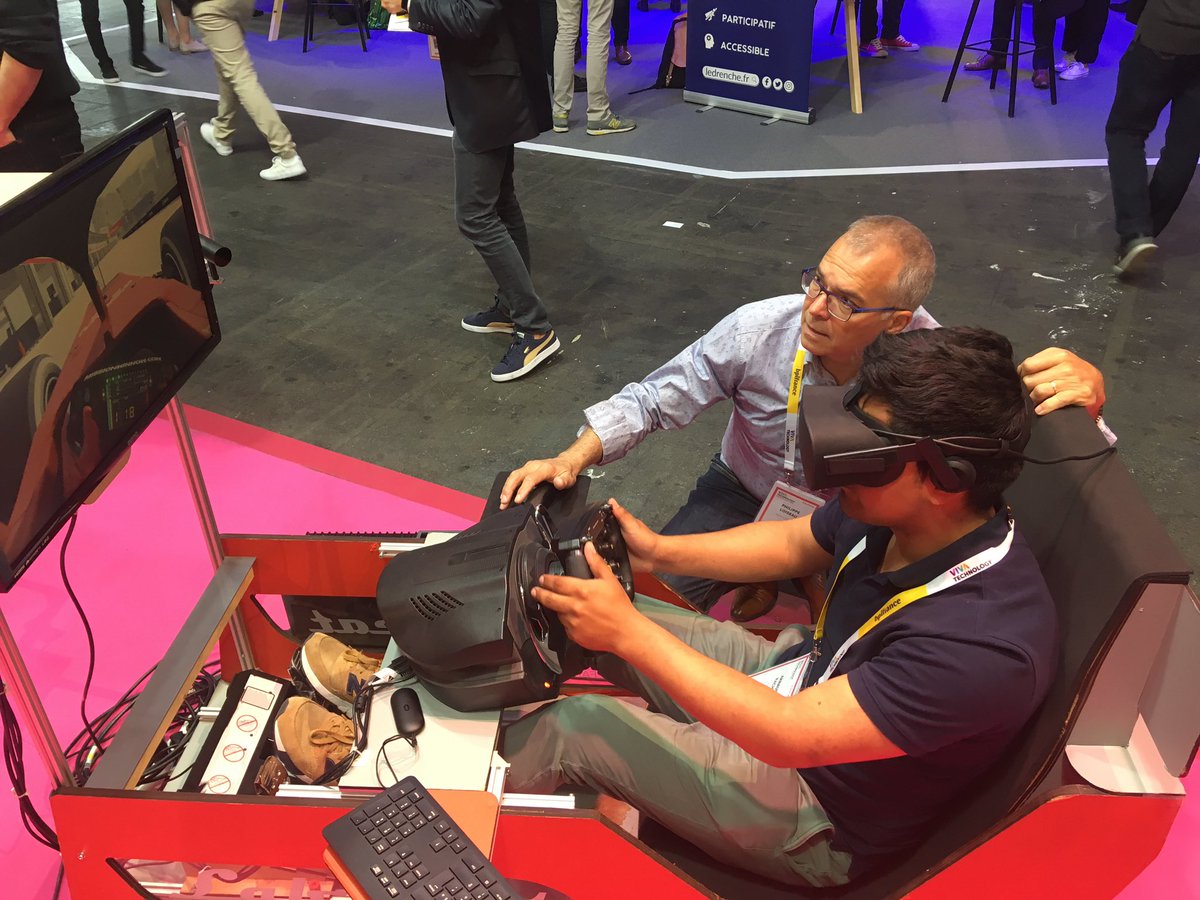 FABLABORL's tweet image. Venez tester ce simulateur auto sur notre stand LAB B17 à @VivaTech ! C’est un exemple d’une co-construction dans nos ateliers de À à Z : CAO, découpe-laser, impression 3D, électronique, gestion de projet, etc. Venez vous amuser et échanger avec nous ! #VivaTech2019