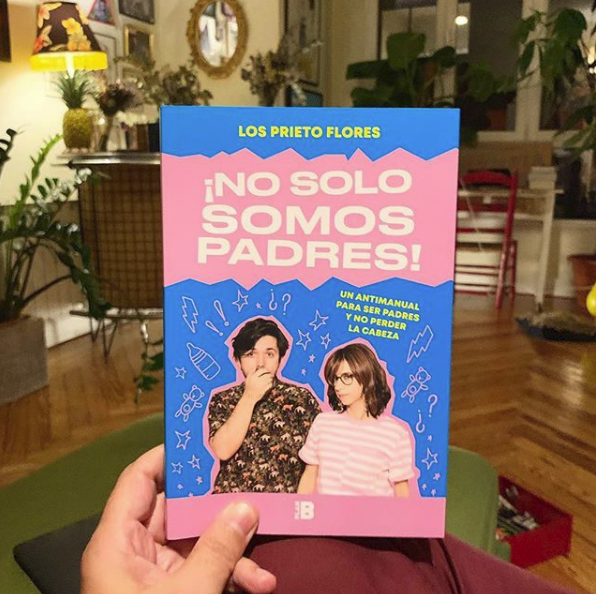 Chicas's tweet image. ¡Chicas, que estamos en campaña! 🥳Y eso significa que vamos a hablar de señoras mal en política porque eso también es igualdad. Además, estaremos con @losprietoflores que nos enseñarán su libro #NoSoloSomosPadres. ¡Cuántas cosas hoy! Nos vemos a las 11:00 en @HoyPorHoy ⚡️