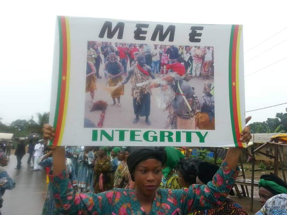 MimiMefoInfo's tweet photo. Women in Meme Division are converging on Kumba, to welcome PM Dion Ngute. 

Even the rainy weather did not stop them. https://t.co/zPASbTRrqf