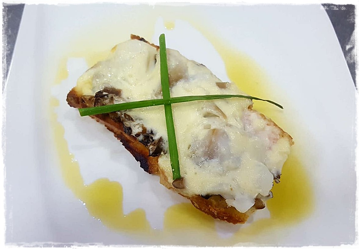 cafebarvicente's tweet photo. DE TAPAS POR JAÉN
Participamos en la #Ruta de la #Tapa de este #certamen #gastronómico que promueve @GastronomiaJaen
Puedes probar nuestra tapa de #concurso
Esperamos que os guste; TOSTA DE BOLETUS GRATINADA CON AJOATAO.
#Tapas #TapasJaen #boletus #cheese #Jaén #restaurante https://t.co/ARkrkPPxdY