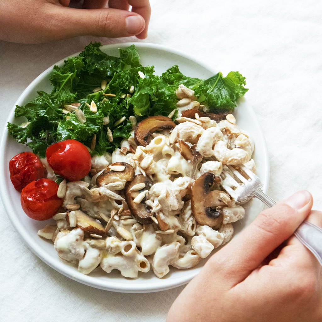 Want to try something new? Check out this Easy Vegan Mac and Cheese recipe. It's Dairy Free,Vegan! zpr.io/gFUTk #thrive with #thrivo