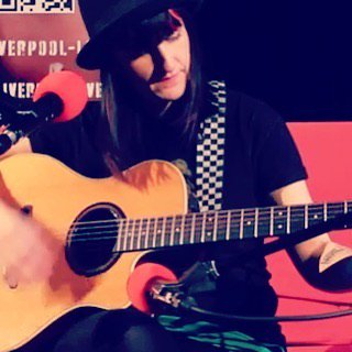 SheBeatMusic's tweet photo. #tbt to my @LiverpoolLiveTV #redsofasession https://t.co/hWJB8lB2su #throwingitback #throwbackthursday #freakycrazy #singersongwriter #diyartist #womeninmusic https://t.co/Q9LMocWlkW