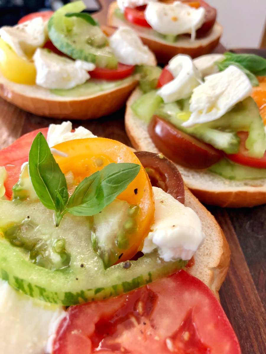 We always love our morning break specials! Today we had a Summer Berry Smoothie, Fresh Fruit Pot and Heritage Tomato, Mozzarella and Basil Bagel 🥯 🍅 #Fresh #MorningBreak #Healthy #Treat <a href="/HolroydHowe/">Holroyd Howe</a>