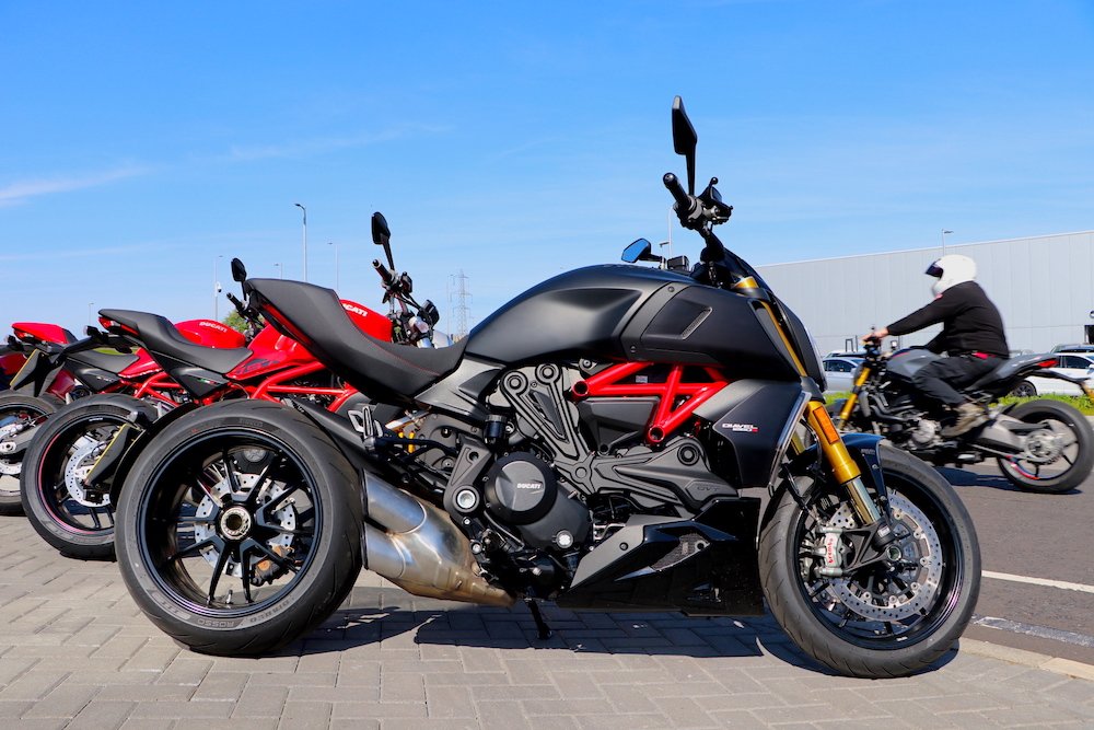 DucatiGlasgow's tweet image. #Ducati #Diavel Power #LaunchMode... 🚀
 
After selecting desired launch level, the rider squeezes the clutch, engages 1st gear &amp;amp; opens the #throttle. The bike will perform a lightning-fast start as the system controls engine throttle aperture. 

Book a test ride on 0141 333 4998
