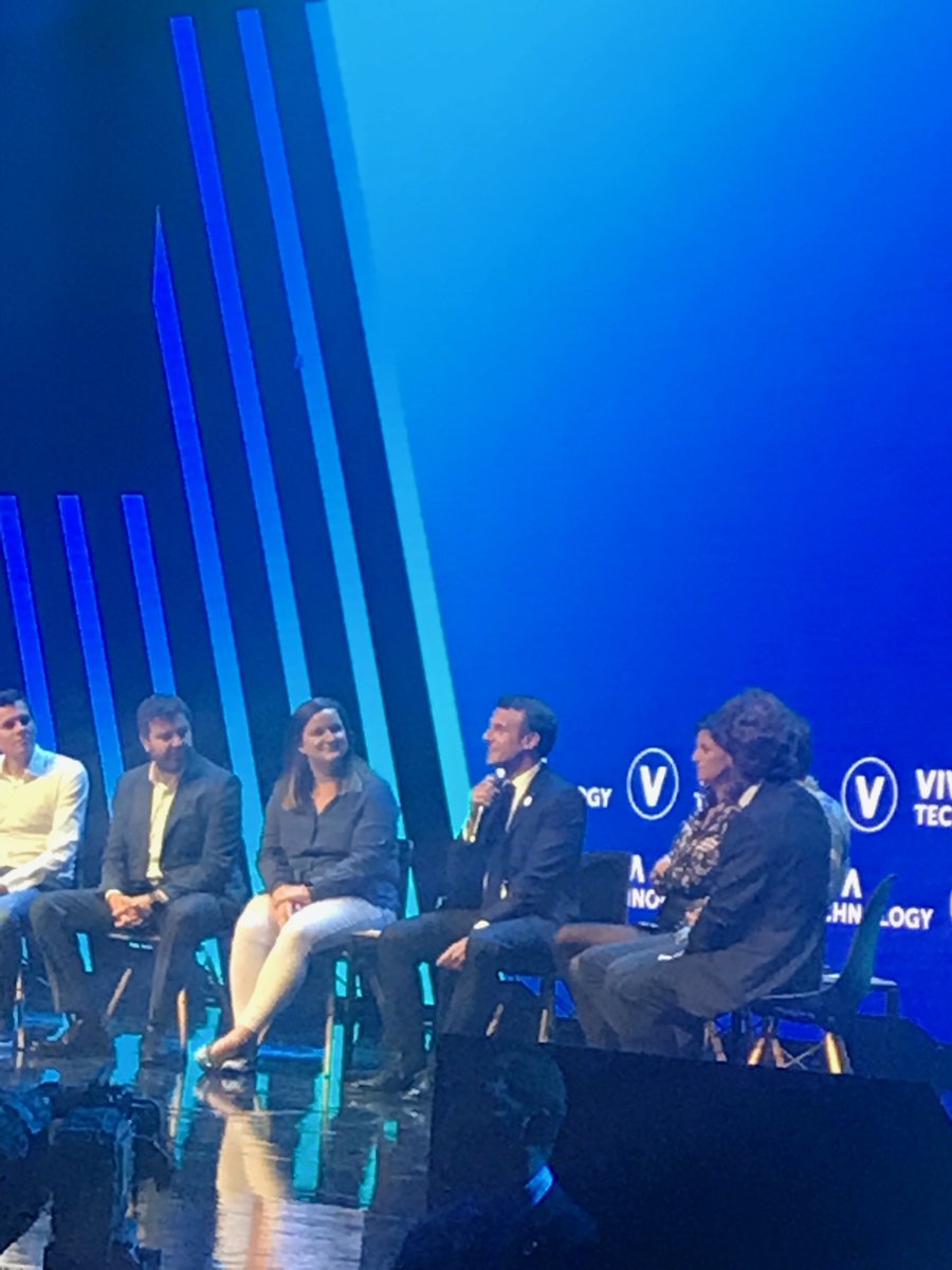 danbakouch's tweet photo. Emmanuel Macron avec 5 Startups a VIvaTech ! https://t.co/Y2EXu5DPbT