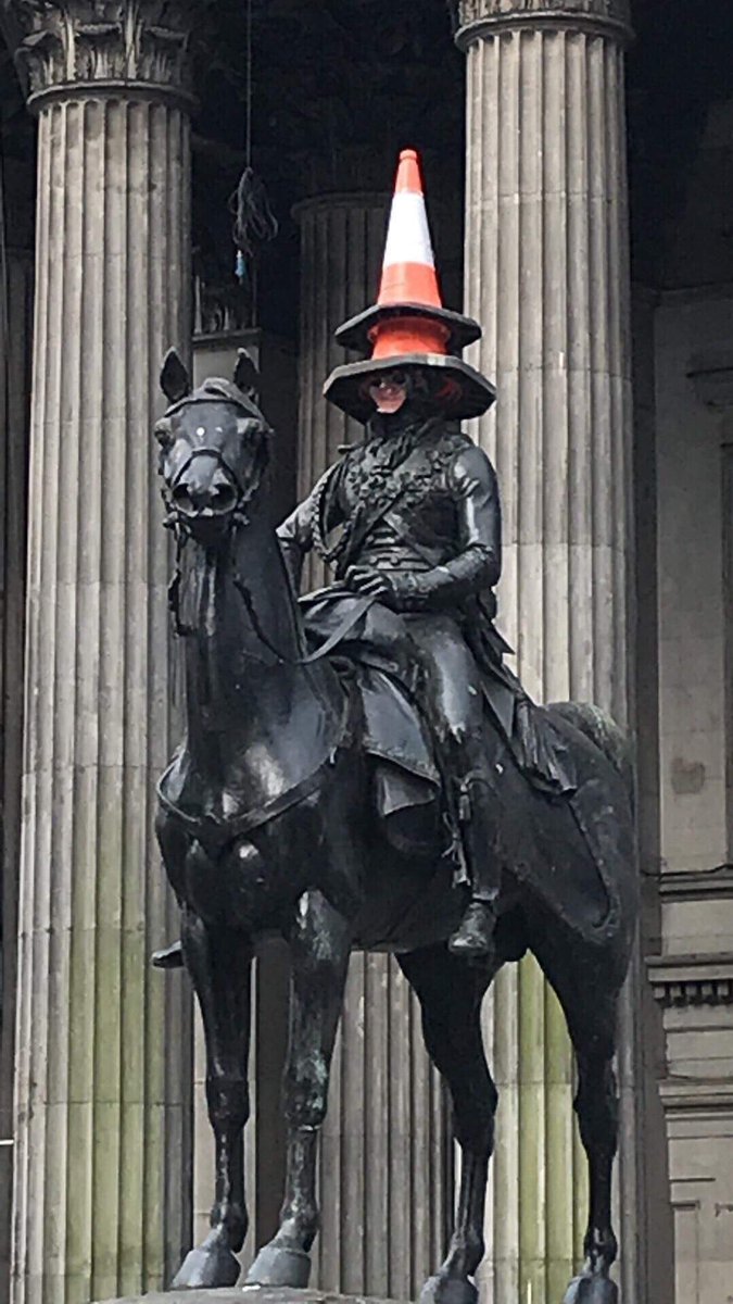 someone’s put ma face on the Duke of Wellington statue 😂😂 Glasgow a fucking love ya