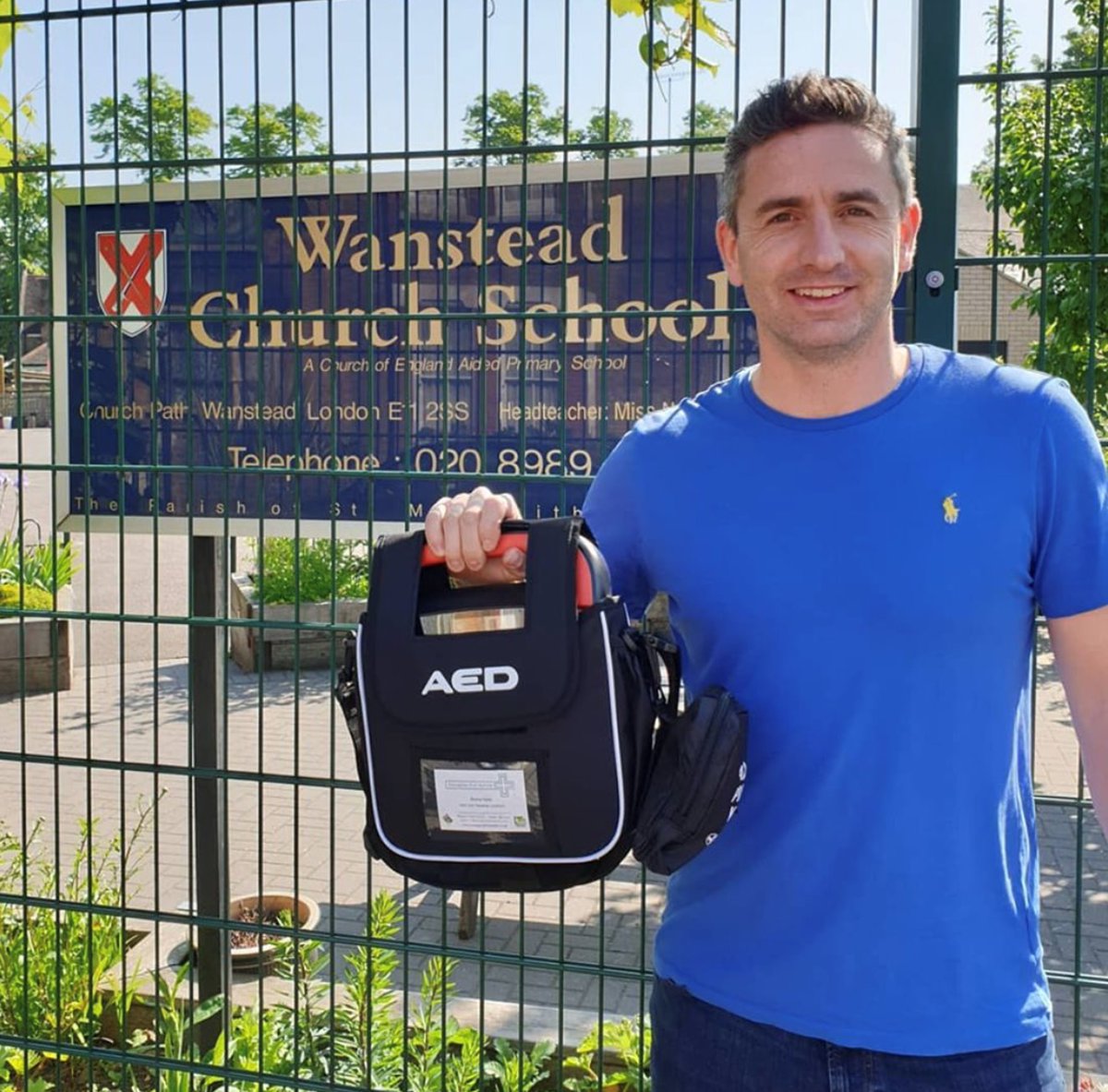 A small helping hand in the local community can go a long way, you never know, you might just save a life! <a href="/EFALtd/">Emergency First Aid</a> #FirstAid #savinglives #healthandsafety #educate #London #HR #PeoplePower