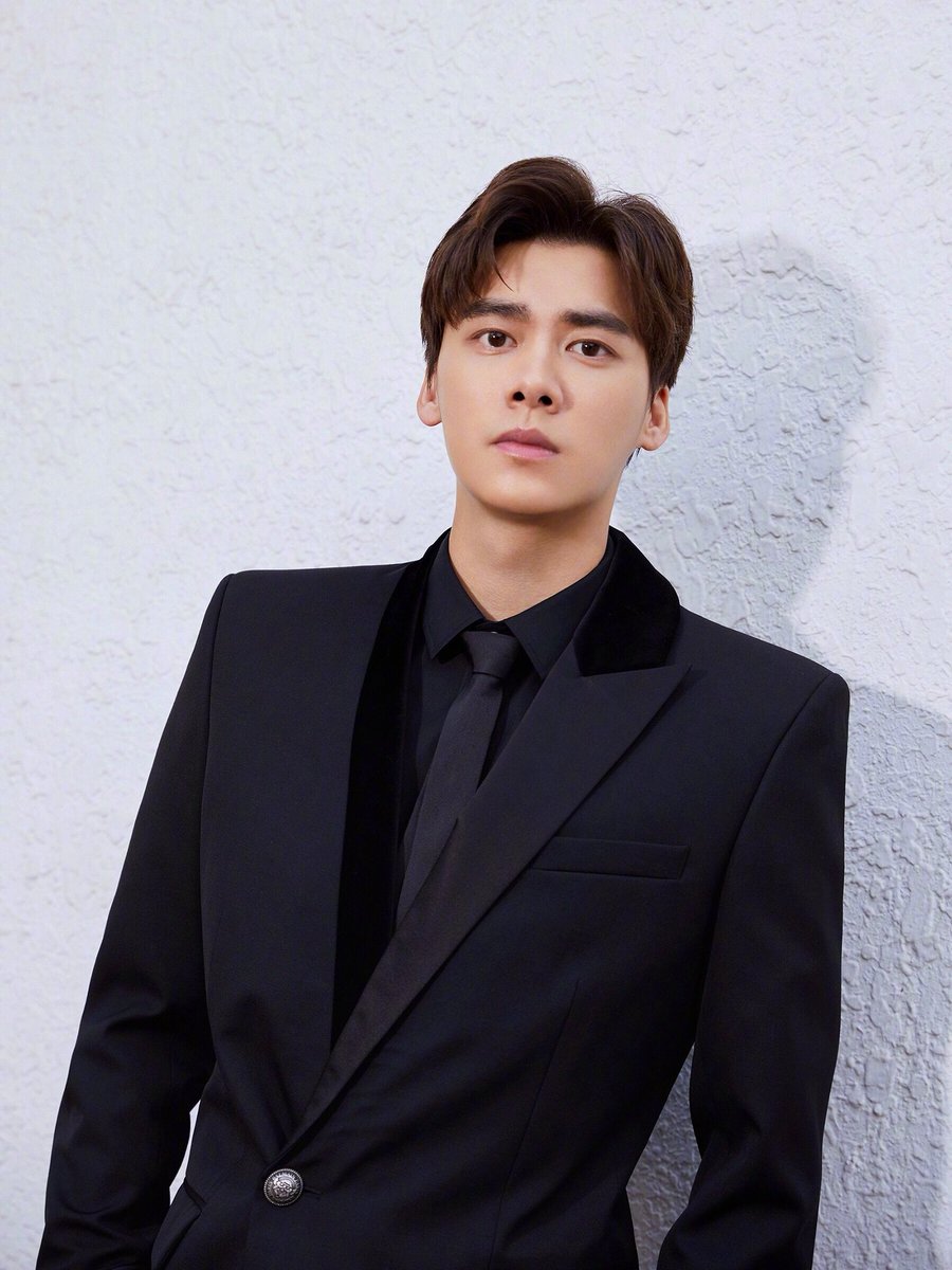#liyifeng #李易峰 20190516 青年演员@李易峰 受邀出席 #亚洲影视周# 启动仪式。守望初心，为亚洲影视助力[心]
今晚，一起聚焦光影，向「灿烂」出发✨