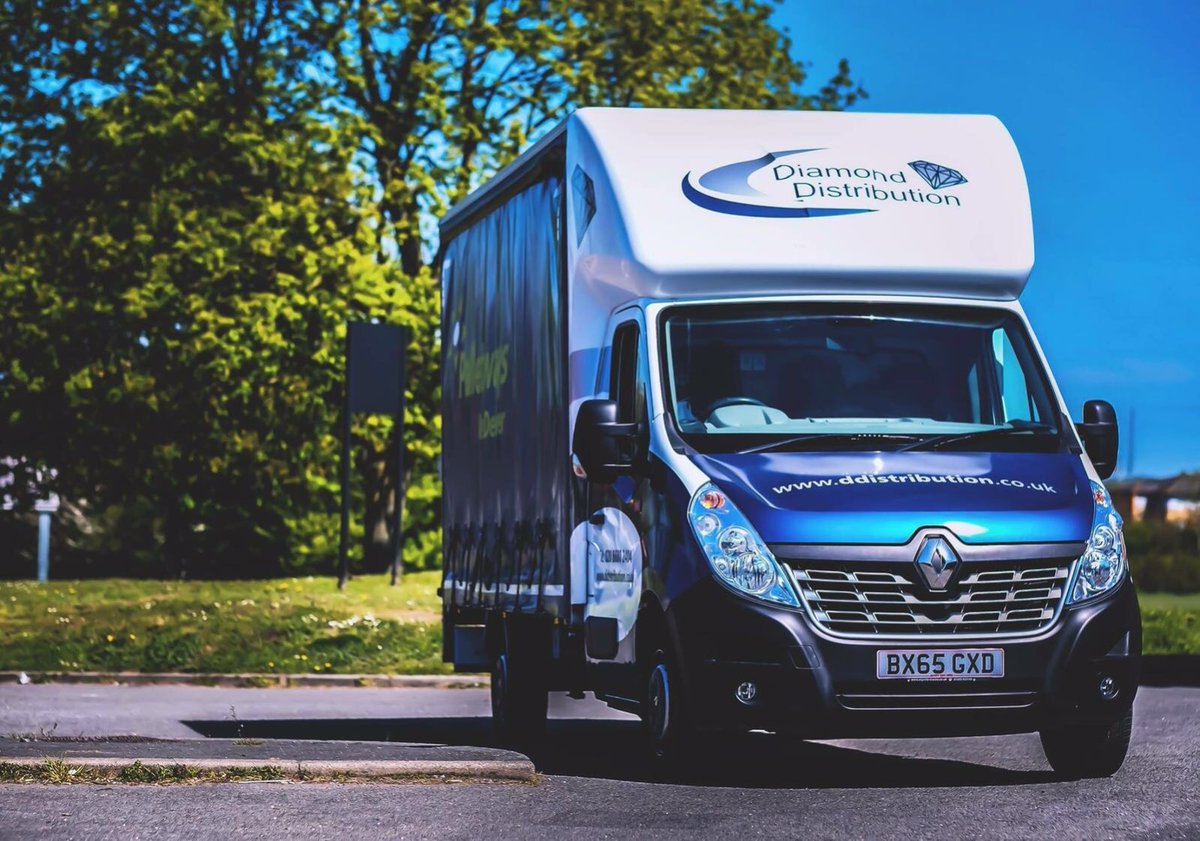 dhl_karab's tweet photo. The sunshine is out and adding extra sparkle to our fleet out on the roads...
Summer is on its way!
#DiamondDistribution #Palletways #WeDeliver #Summer https://t.co/gvXzY1iuCu