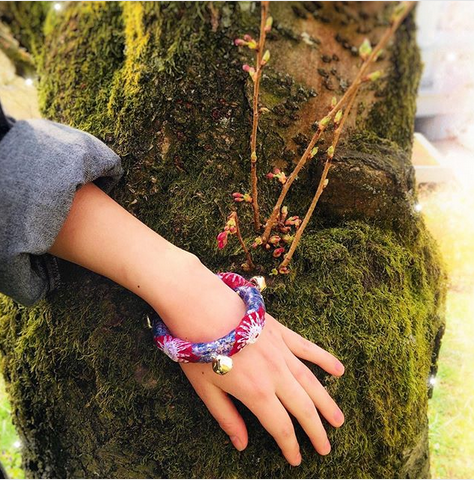_Luladia_'s tweet photo. Look  how beauty is our new bracelet, which is made of a plastic bottle and  polyethylene, but is also decorated with little pieces of fabric and  gypsy ringing bells that ring so beautifully, when you move in dance🌹
#giftforherideas #gypsybracelet #gypsyjewelry #summerjewelry https://t.co/8jq87CIxvC