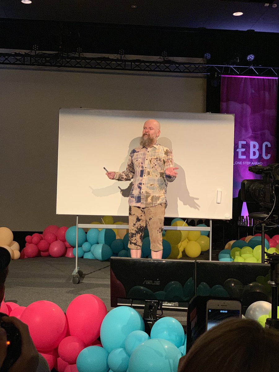 carinsofianoren's tweet photo. Minst sagt intressanta tankar från @Bardissimo på #SEBC19 ”marknadsföringens dagar är över, det handlar om trovärdighet, uppmärksamhet och kommunikation till de som vill kommunicera med oss. Resten sköter algoritmen” https://t.co/2d2Ezuz3iq