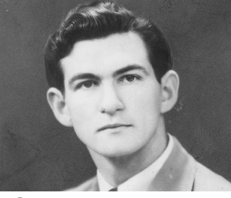 patocracy's tweet photo. He genuinely never changed his hairstyle. That’s confidence! #RIPBobHawke #auspol https://t.co/3l4xjrvlcQ