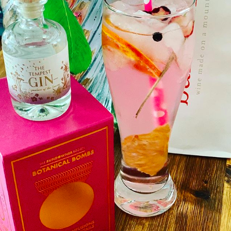 TheTempestGin's tweet photo. Don't you think our #gin minis are just adorable?😍
#regram @botha.nadine https://t.co/pRN0Vh5Ptp