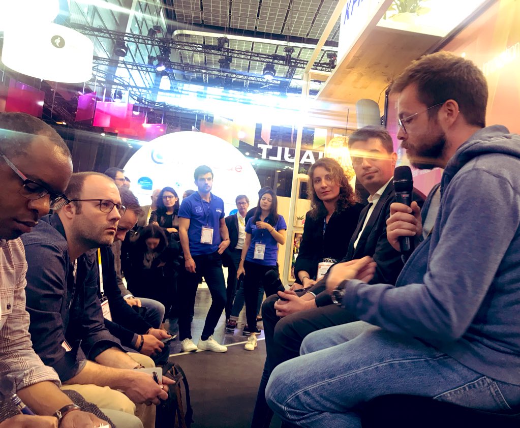 KPMGInnoLab's tweet photo. Accepter le statut de #startup et sa fragilité, l’aider à donner #confiance aux grands groupes, indispensables pour lui permettre de passer à l’échelle w/ Julie Caredda, Fabrice Perrin (AXA) et Thomas Fayon #VivaTech #VivaKPMG https://t.co/YhU9anzrBX