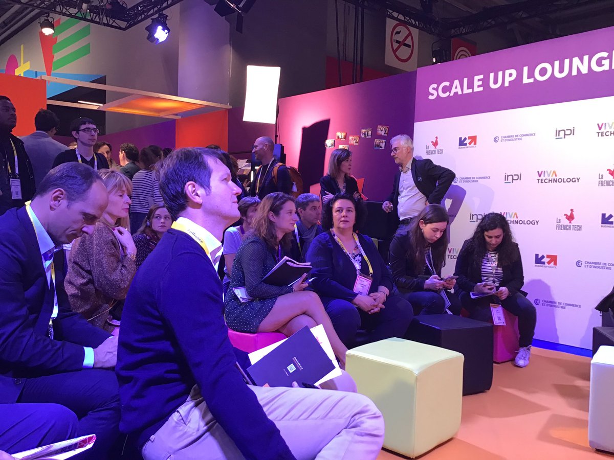 INPIFrance's tweet photo. #VivaTech en direct du #ScaleUpLounge, présentation de la cartographie des #inventions proposée par #INPI : les acteurs, leur positionnement et les techno dans le domaine du #véhicule intelligent. Ce type de carte révèle les menaces, opportunités et aide à la décision. https://t.co/Q1S2OjRoY7