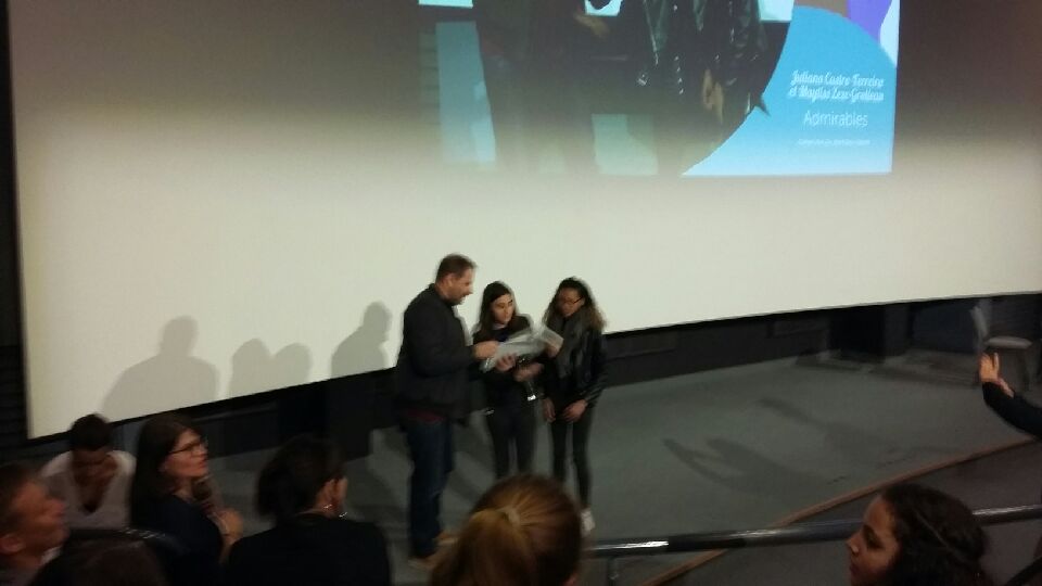 JeanZayNiort's tweet photo. 🎉3ème prix national 🎉 au concours #180secondespourlesdroitsdelhomme dont la finale de déroulait aujourd'hui au @CaenMemorial
Bravo Mayliss et Juliana ! #ParcoursCitoyen #noselevesontdutalent https://t.co/rmGckrT5Nv