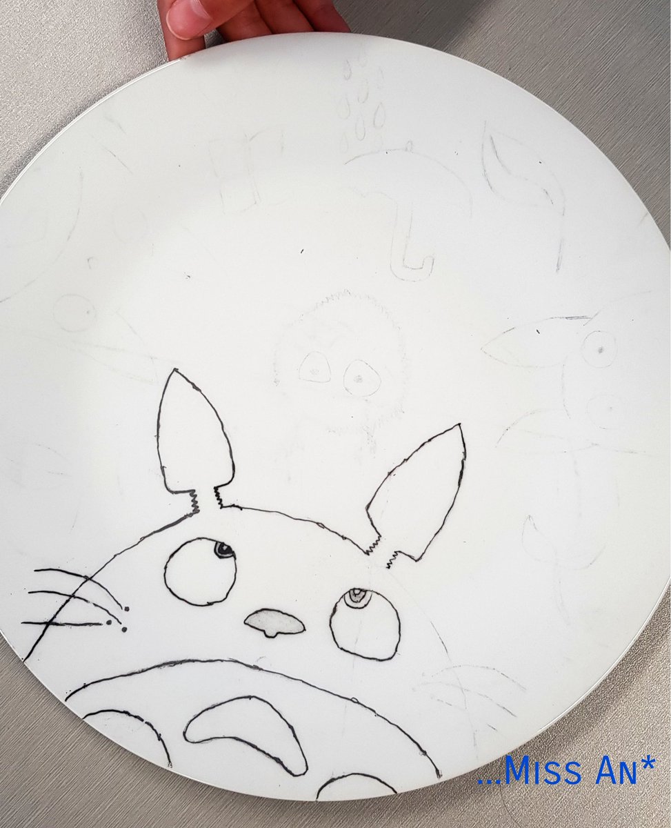 teacherMsAn's tweet photo. ...yes, #artclub is on and students are working hard*
#porcelainpainting #studentsdesign #inprogress #stage3 #funlearning #lovetheirwork #creativearts #visualarts #onlywithmissan https://t.co/4m2IDc6n35