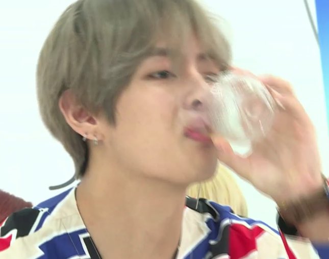 klwonbb's tweet image. mano sério que sonho foi esse, eu já tive sonhos aonde ele aparecia MAS NADA NESSE NÍVEL MANO pior q eu acordei com teenage dream da Katy na minha cabeça mano socorr o que será de mim hj