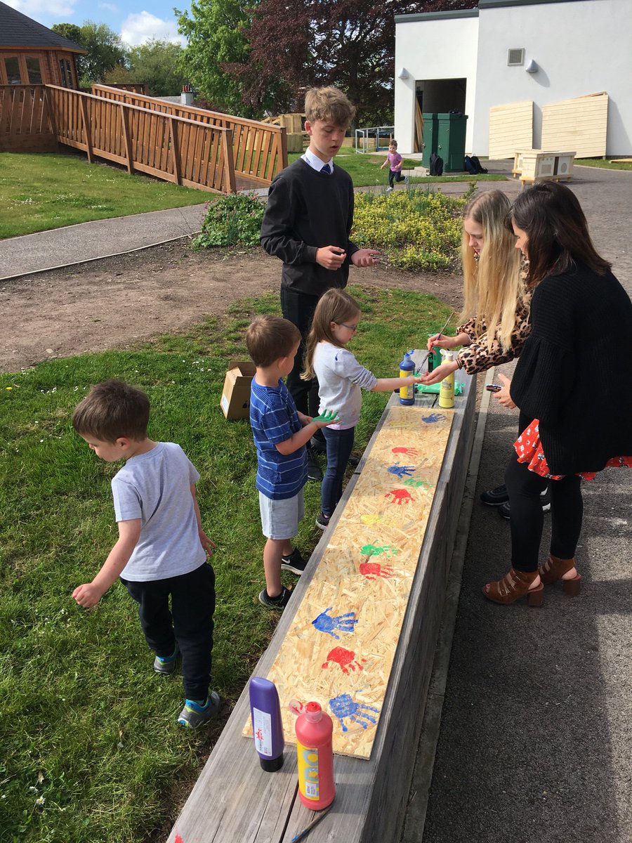 TechBrechin's tweet photo. Creating opportunities for our S3 Design and Build to engage with their real life client. Our young people teaching printing skills to Small World Nursery Children #DYW #Creatingoppertunities @1959Bath @BrechinHigh1 @brechinhparents https://t.co/MWkJ1qs9Rt