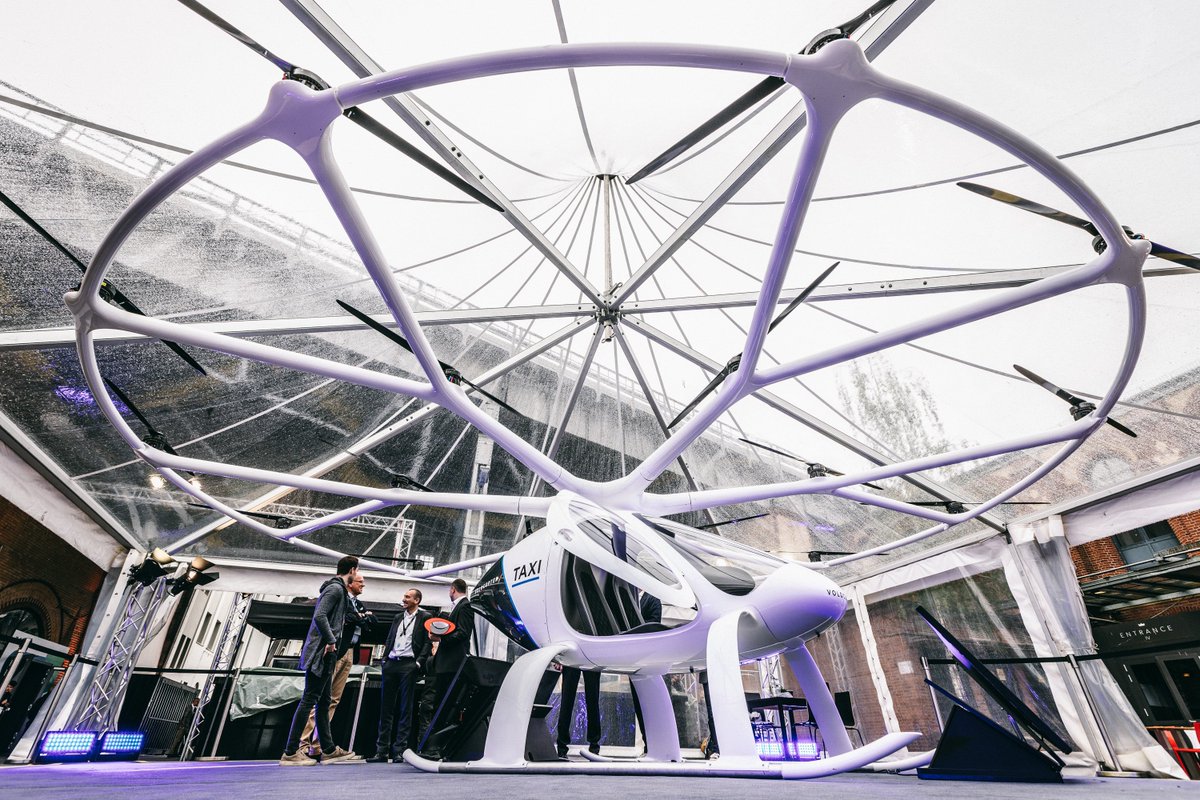 BoschGlobal's tweet image. 🚁 An impressive highlight of the #BCW19 exhibition: @volocopter, the first manned eVTOL in the world designed to work as an autonomous air taxi. More highlights: bosch-presse.de/pressportal/de…