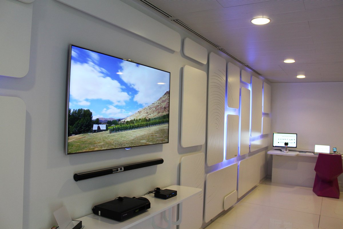 Ideatec_FR's tweet photo. Projet de revêtement pour le Flagship Store #Movistar #Madrid https://t.co/8yEyFADJSh