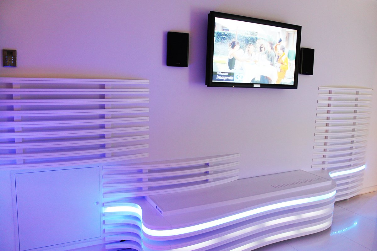 Ideatec_FR's tweet photo. Projet de revêtement pour le Flagship Store #Movistar #Madrid https://t.co/8yEyFADJSh