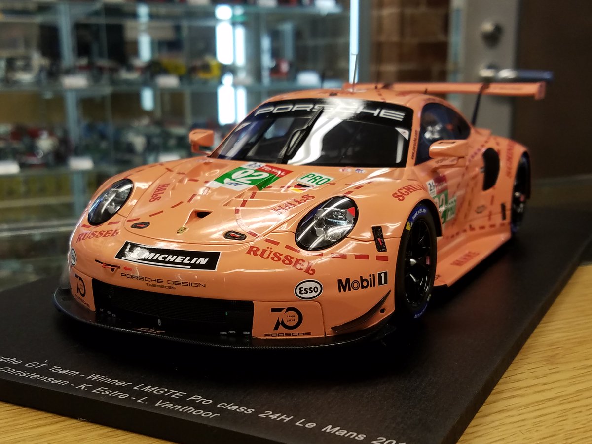 ミニカーショップ ポストホビー新宿店 昨日に続き本日は1 18スケールのスパークモデルが大量入荷です まずは ポルシェ 911 Rsr 18年 ル マン24時間 Lmgte Proクラス 優勝 92号車 スポーツカー誕生70周年の記念して71年のポルシェ917 に採用され