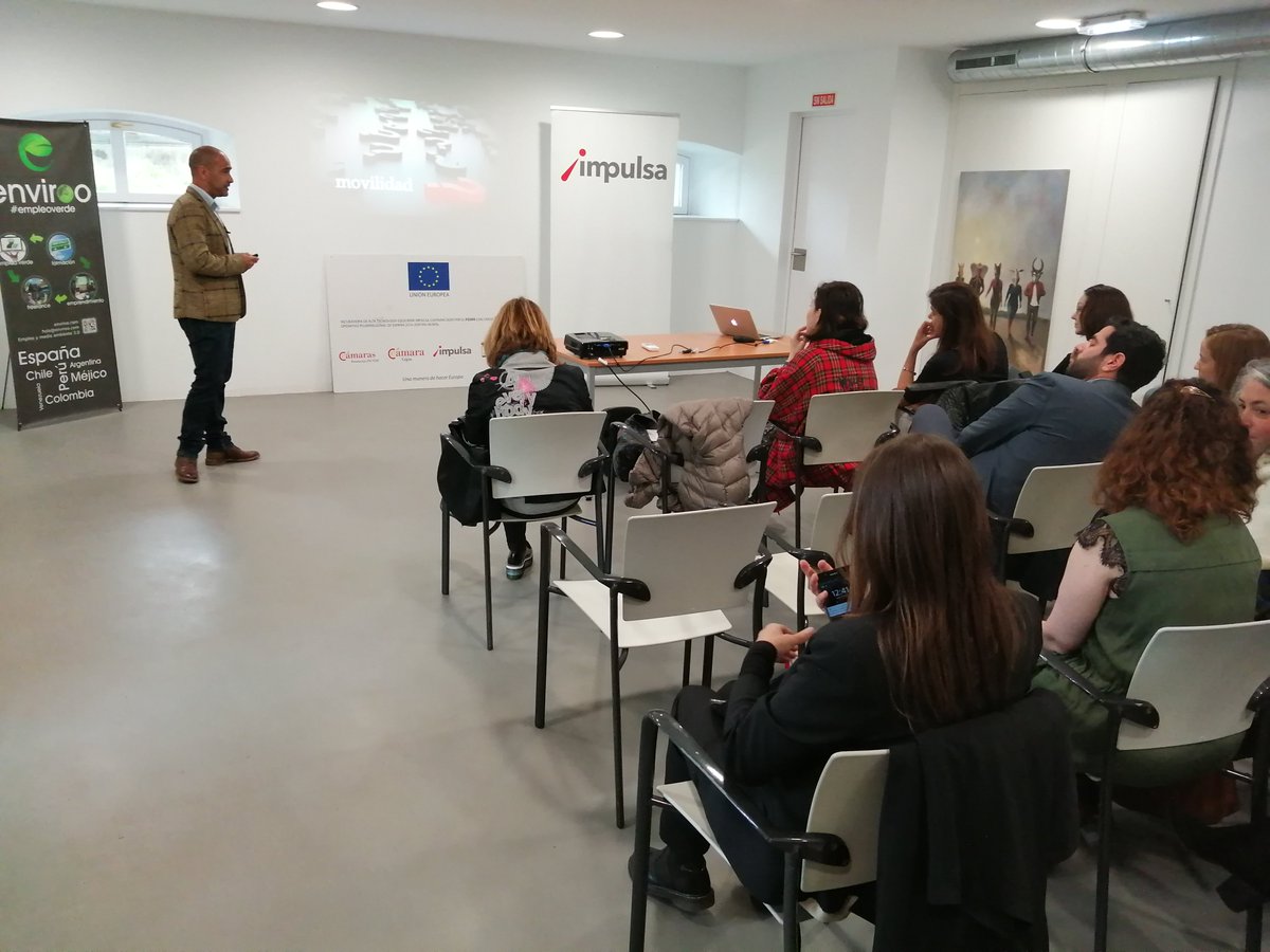 envirooES's tweet photo. Nueva presentación de proyectos en #quintacircular. Vemos el trabajo de Esguil con su vehículo de movilidad personal y smart Smuber,compacto y con recarga solar #economíacircular #emprendimiento @GijonImpulsa https://t.co/wQk3o4NqrS