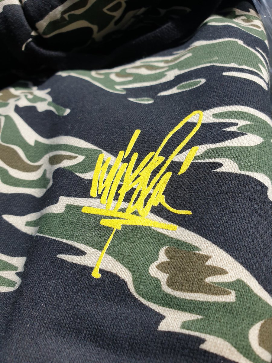 worldsonfireLP's tweet photo. I got my @mikeshinoda Camo Hoodie today! 😍 for the first time ever in my life, I hope that we'll get bad weather soon just because I want to wear it all day long 
#mikeshinoda #PostTraumatic https://t.co/0IN4qvfk2l