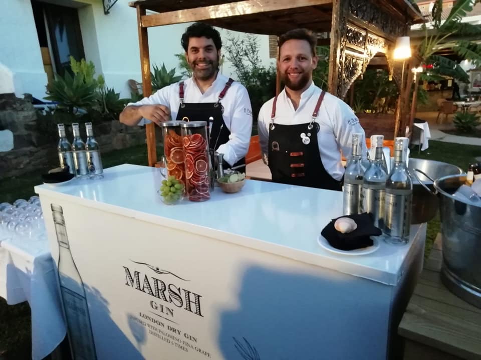 barbadillo's tweet photo. Un año más formamos parte de la "Ruta del Atún" de Zahara de losAtunes. En esta ocasión es especial porque hemos contado con un nuevo miembro de la familia #MarshGin con el que hemos tenido el placer de acudir a la inauguración.

🛒👉🍸https://t.co/kFhRLPPct2 https://t.co/dATIEJzeAr