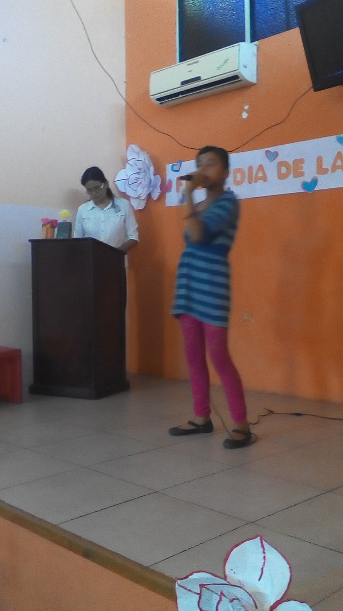 loscapullitos's tweet photo. Celebración del dia de las madres  @FNNSimon @FRNSTRU @ajacquep @johavasquez  @ZonaEduTrujillo https://t.co/usd0REvUr7