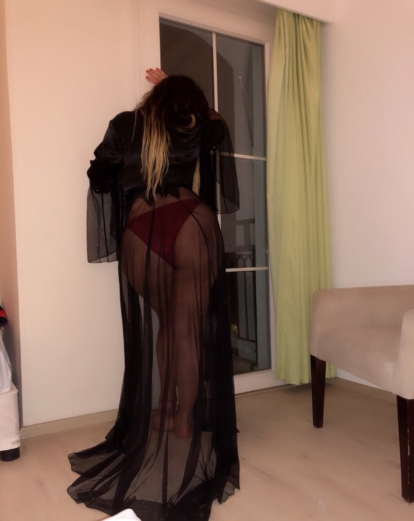 Ya lutfen yoruma yazin gotdenmi amdanmi sikmek seversiniz