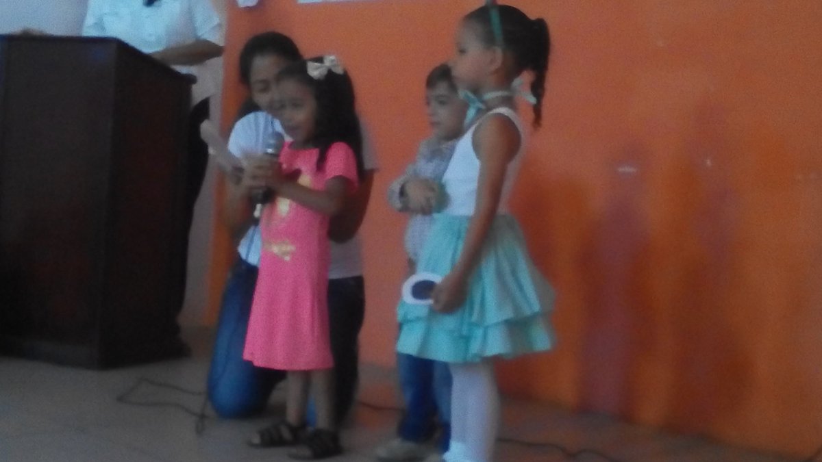 loscapullitos's tweet photo. Celebración del dia de las madres  @FNNSimon @FRNSTRU @ajacquep @johavasquez  @ZonaEduTrujillo https://t.co/p6PjPLN3D2