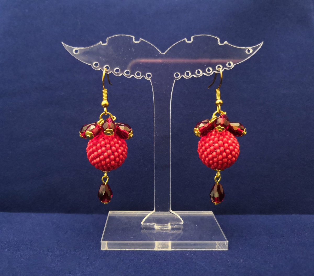 Red dangle teardrop earrings, bon bon earrings
etsy.com/listing/692878…
#redearrings #teardropearrings #bonbonearrings #handmadeearrings #beadworkearrings #beadedearrings