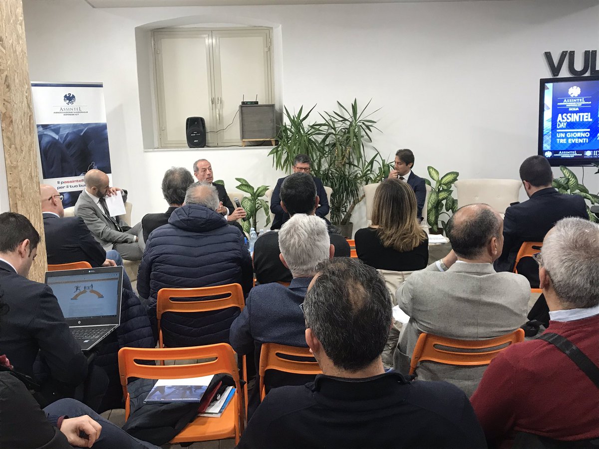 AssintelSicilia's tweet image. Fabio Rizzotto presenta gli sponsor dell’Assintel Report: Adfor, Noovle, Etna Hitech