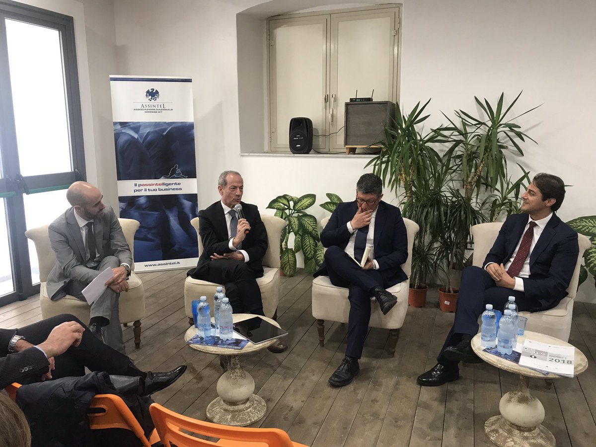 AssintelSicilia's tweet image. Fabio Rizzotto presenta gli sponsor dell’Assintel Report: Adfor, Noovle, Etna Hitech