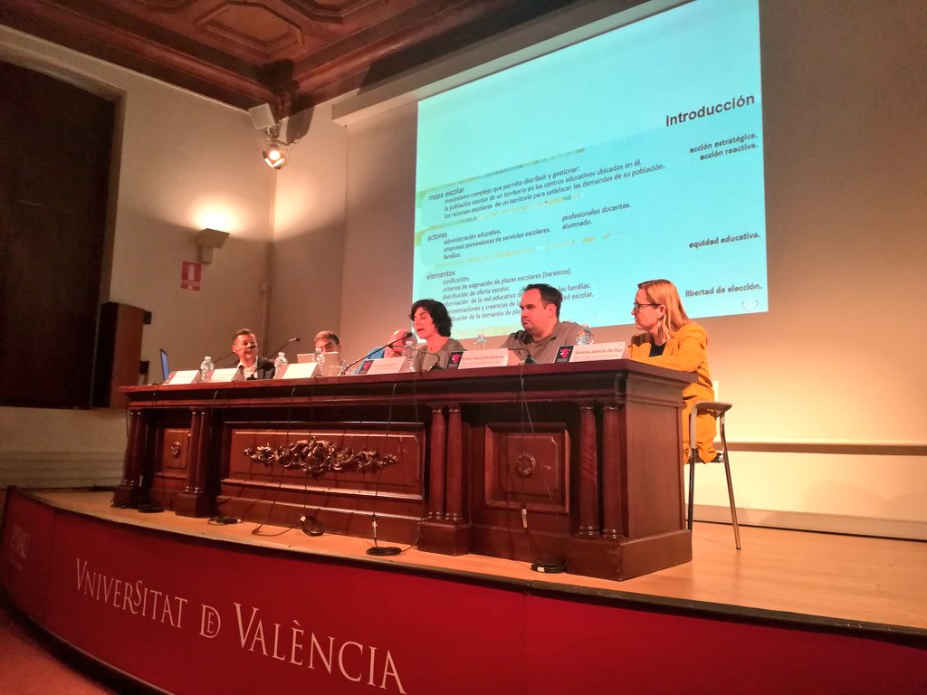FacSocialsUVEG's tweet photo. 🙋🏽♂️🙋♀️ Hui presentació del #mapaescolar a @LaNauuv dirigit per @manelvictoriano @AjuntamentVLC Coneixement crític per una #educació per #equitat #igualtat #llibertat https://t.co/IF83RBwn8z