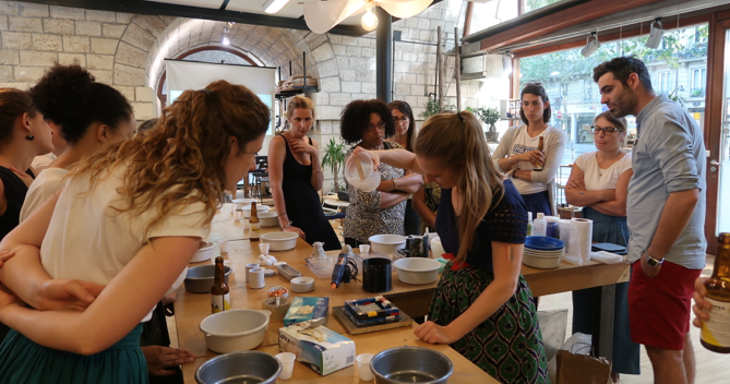 arche_makesense's tweet photo. [ Ça se passe à l'arche ]
⚒️ L’arche accueille également des #ateliers d'initiation aux savoir-faire #artisans

🌱Créer son #terrarium, réaliser de la #mozzarella locale avec un chef ou sérigraphier des tee-shirts entre collègues... 

👉 Rdv sur le site de @wecandoofr 
#event https://t.co/2XziXM7lkO