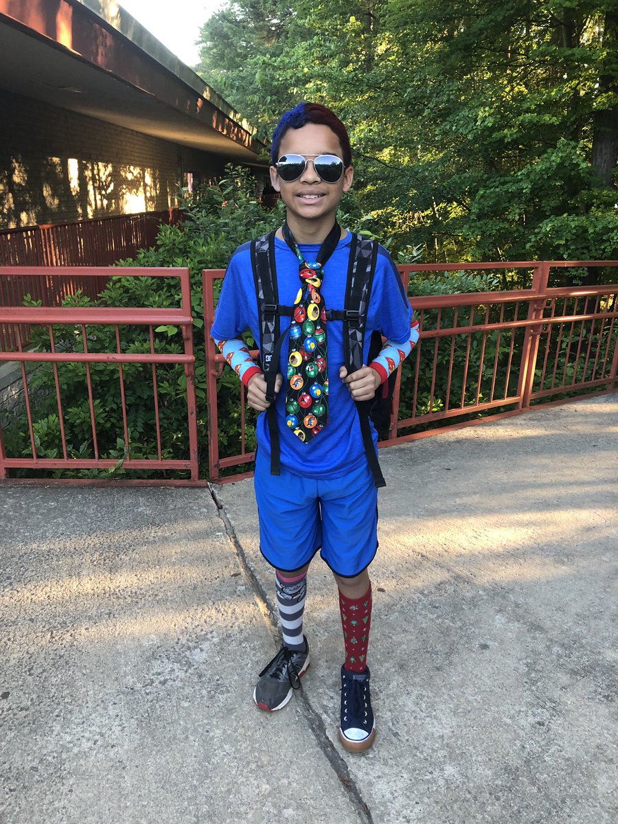 shandua_ellis's tweet photo. Happy Wacky Tacky Day!! @eastcarymiddle!! Students and staff show off their wacky sides!! #schoolspiritweek #wackytackyday #IMPPride https://t.co/UPsvgM52Q1