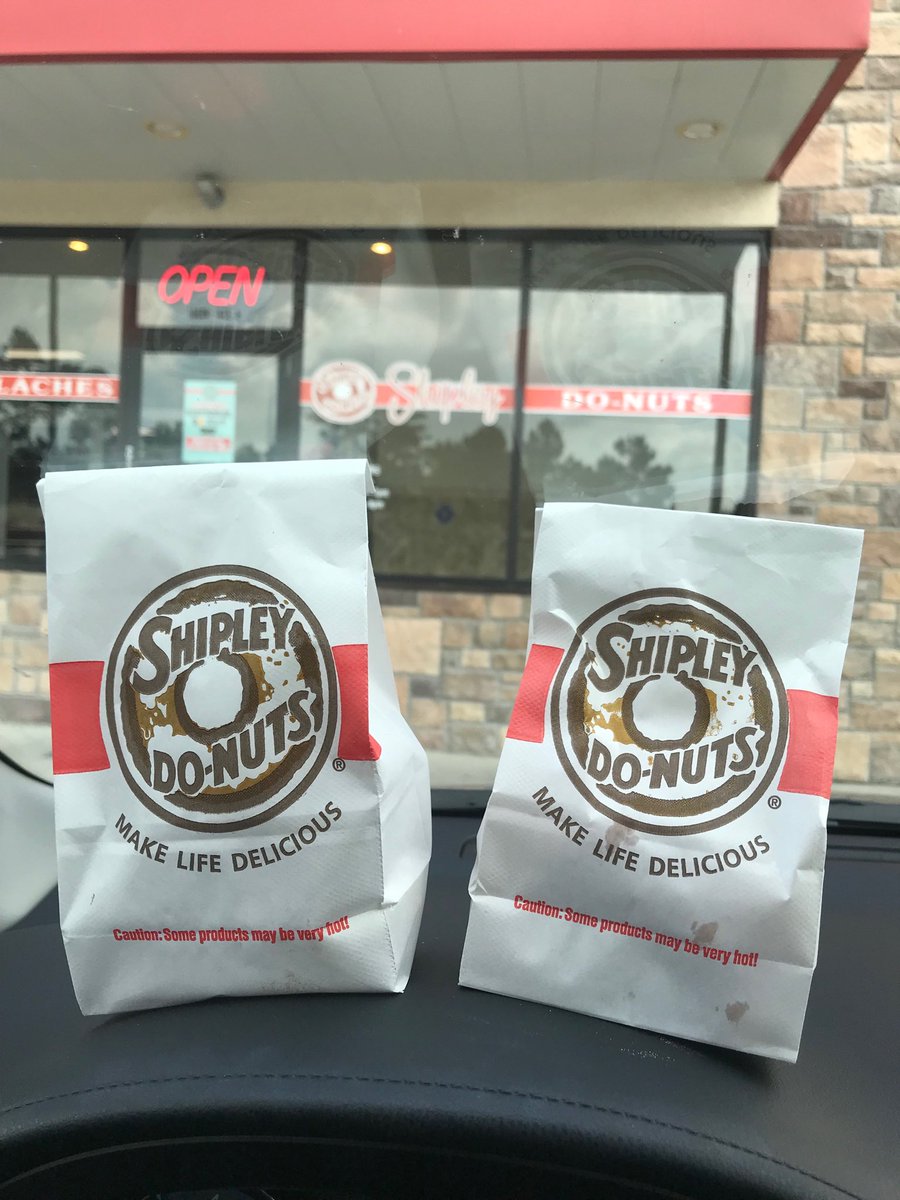 cynhtx80_'s tweet photo. Sometimes resistance is futile. #Shipley #donuts https://t.co/W4UtlPk0is