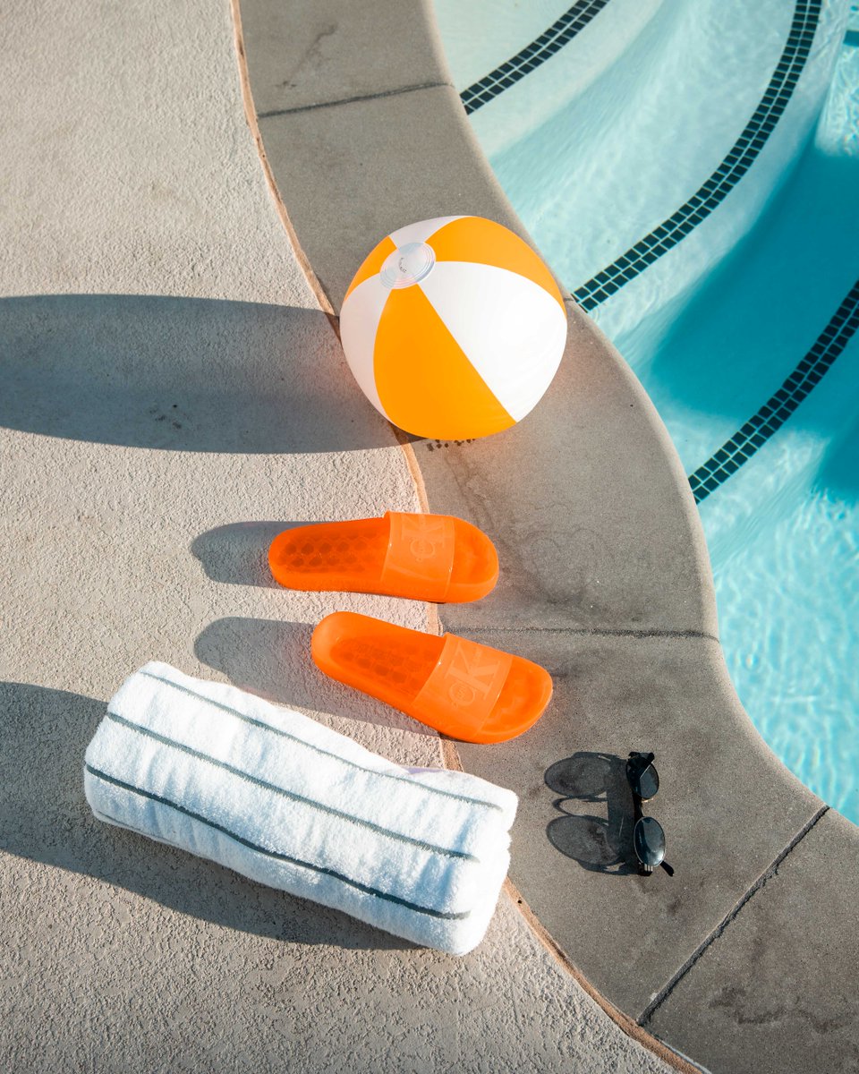 LeParcSuite's tweet photo. Orange you glad its almost summer? Looking forward to bright, sunny days on our newly revamped Skydeck!
.
.
.
#summer #travel #skydeck #rooftoppool #pooldays #hotelpool #hotellife #visitweho #westhollywood #leparcsuites #leparcsuitehotel #pooltime #summertime https://t.co/M0EJ8ioLle