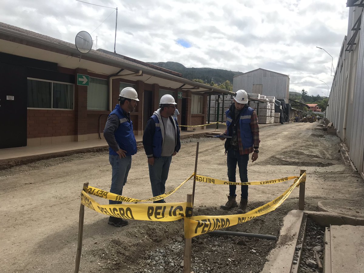 AsfaltarEP's tweet photo. ¡Vamos por buen camino!🚘

Estamos próximos a culminar las labores previas al tendido de asfalto en las instalaciones de la empresa cuencana Rialto. Brindamos servicios de calidad. https://t.co/3xK0H4NG6q