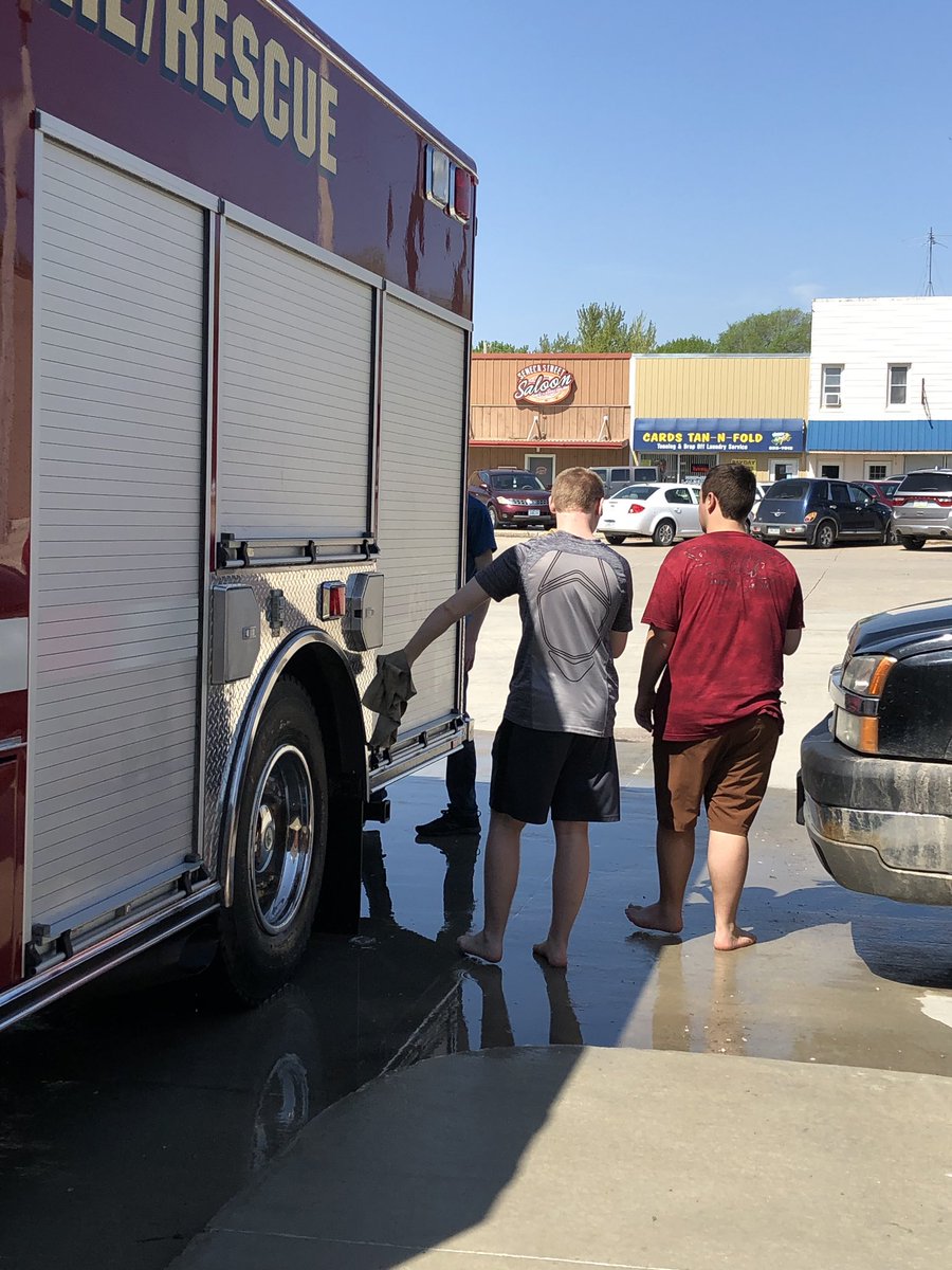LynxCounseling's tweet photo. Senior Service Day! These folks washed down 3 fire trucks in an hour and a half! #seniorserviceday @WCDistrict https://t.co/YAq91YQdqo