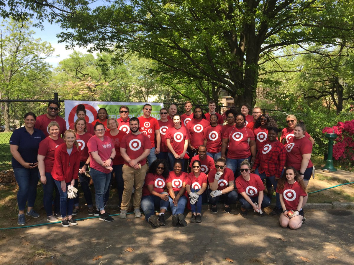 TargetNews's tweet image. Cheers to our @Target volunteers teaming up with @ArborDay Foundation &amp;amp; local partners to plant hundreds of trees in their communities this month! We&apos;re working toward our goal of giving 1M+ hours of volunteer service in our communities this year. #WeAreTarget #TimeforTrees
