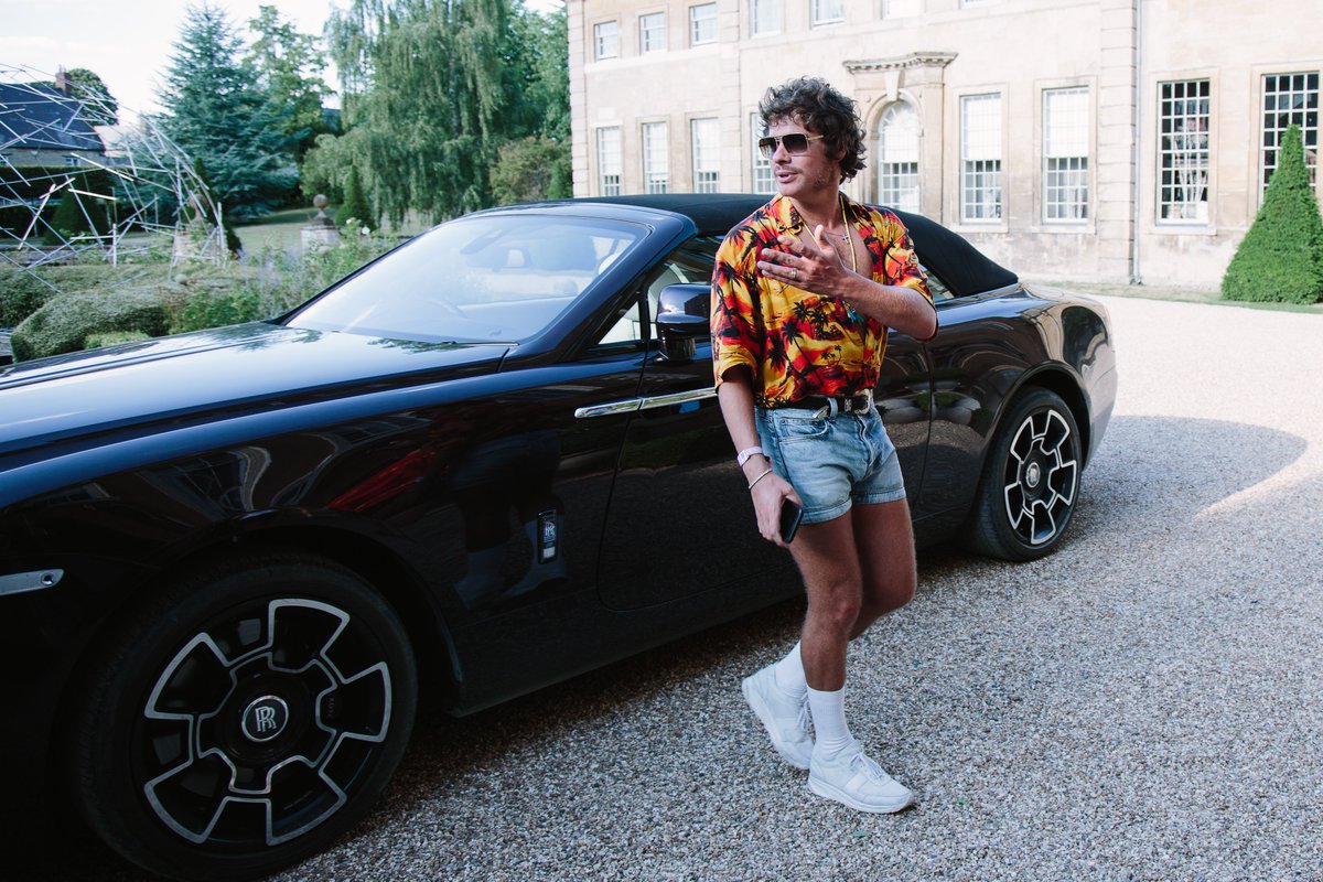 AynhoePark's tweet image. STYLISH ARRIVALS // Your experience with us starts from the moment you arrive. Transport @spiritofrollsroyce | Photography @barkerevans #amoderngrandtour #home #homefromhome #interiorstyle #england #cotswolds #capabilitybrown #lanscape #englishcountryside #arrive #style