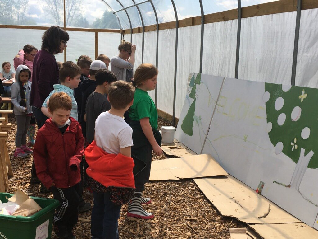 JakeToomeyHR's tweet photo. Ms. Furgalack’s class visits the Greenhouse with Ms. Ahearn to examine the progress made on our school’s mural. #arteducation #STARSGrant @Super_GPS @masscultural https://t.co/urdic4M9hJ
