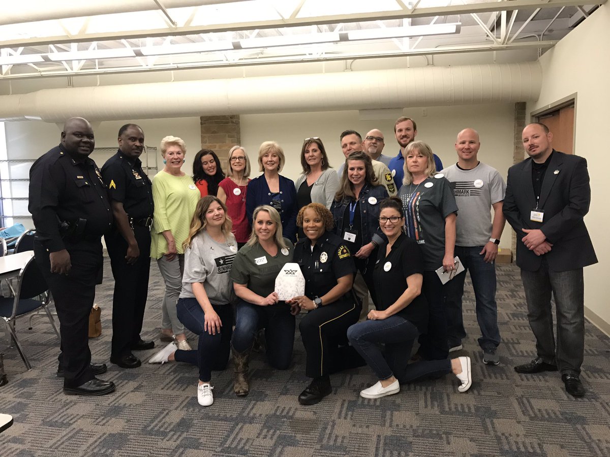 UReneeHall's tweet photo. Thank you @Dickeys for providing protective gear for our officers! #AngelArmor #BenchmarkNeverQuits #KeepingDpdSafe @DallasPD https://t.co/8nDNiygjAp