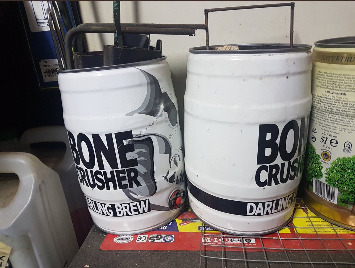 DarlingBrew's tweet photo. WHAT DO YOU THINK OF THIS?
LIT, right?! ✨
Thanks to #DBfan @coetzeerc for letting us post these pics he sent us on Twitter. Awesome lamp!! And the Keg and Clown Wig image is also a great composition.
#trybonecrusher
#bonecrusher #bonecrushercraftbeer #bonecrusherbeer https://t.co/GyRF1WEzQY